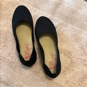 Jellypop Women's Classic Black Loafers